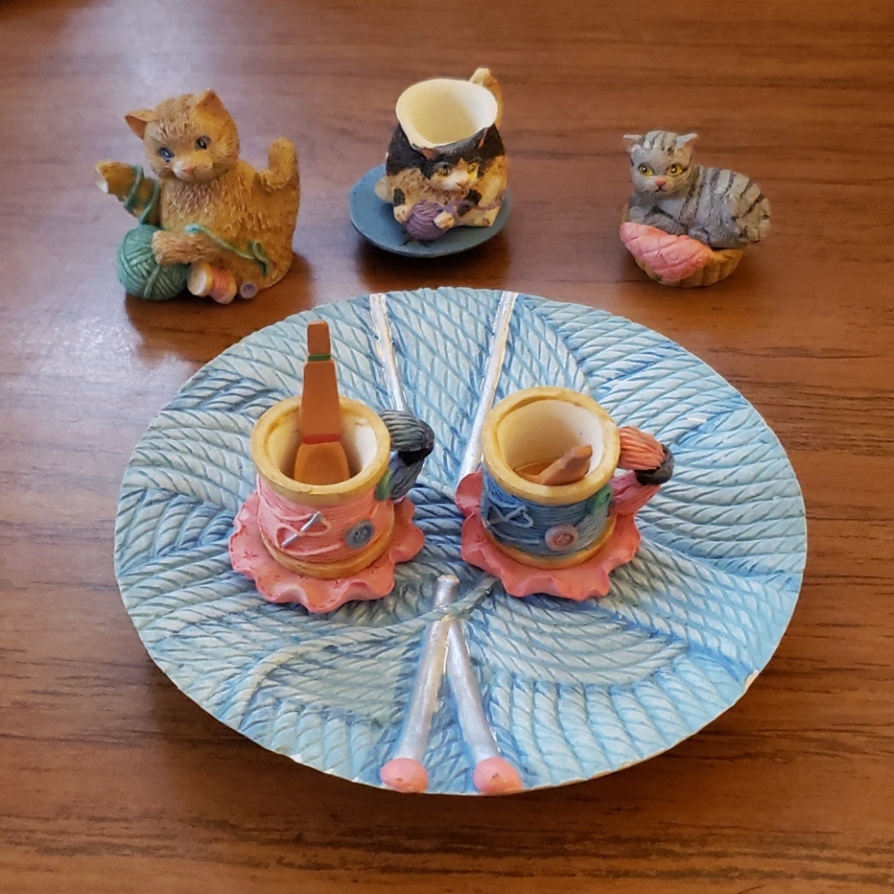 Miniature kitten and yard teaset - Picture 1 of 1